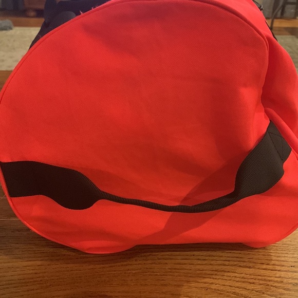 PInK Victoria’s Secret duffel bag - Picture 7 of 16